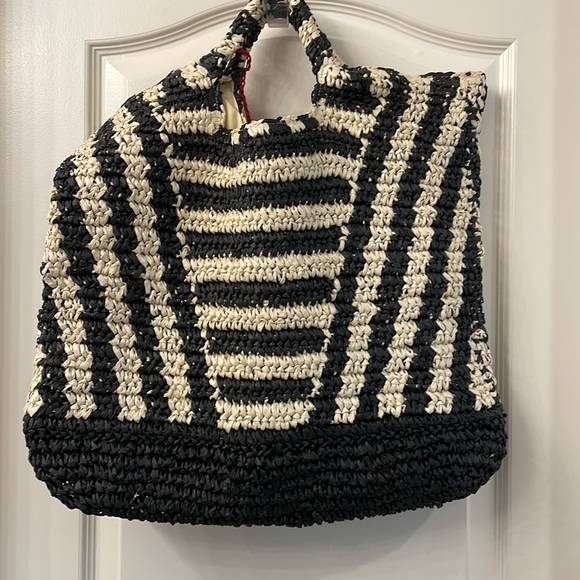 NWOT Blk/Cream Striped Straw Tote - Picture 4 of 5
